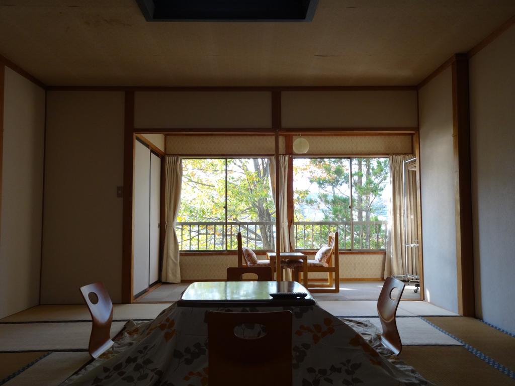 Oomukou Ryokan Hakuba Szoba fotó